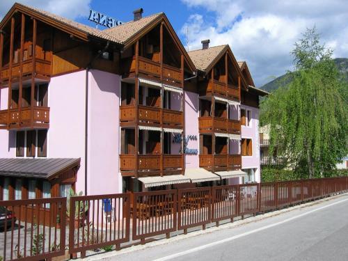 Hotel Serena Dimaro Buitenkant foto