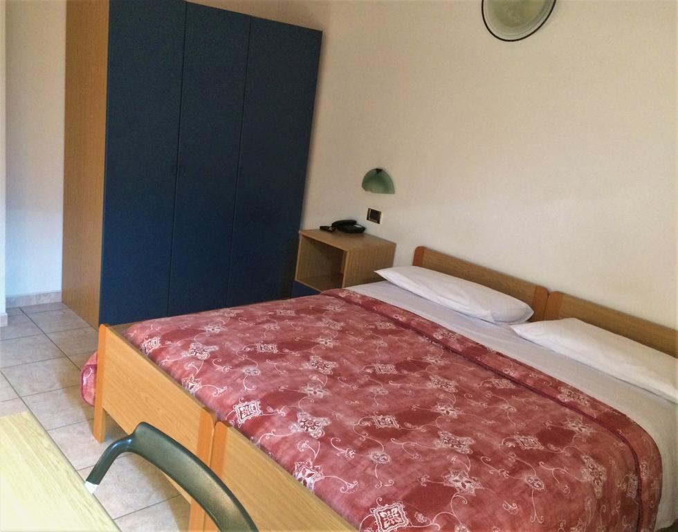 Hotel Serena Dimaro Buitenkant foto