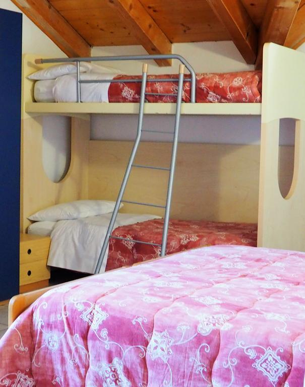 Hotel Serena Dimaro Buitenkant foto