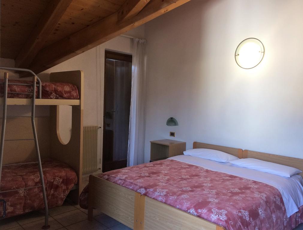 Hotel Serena Dimaro Buitenkant foto